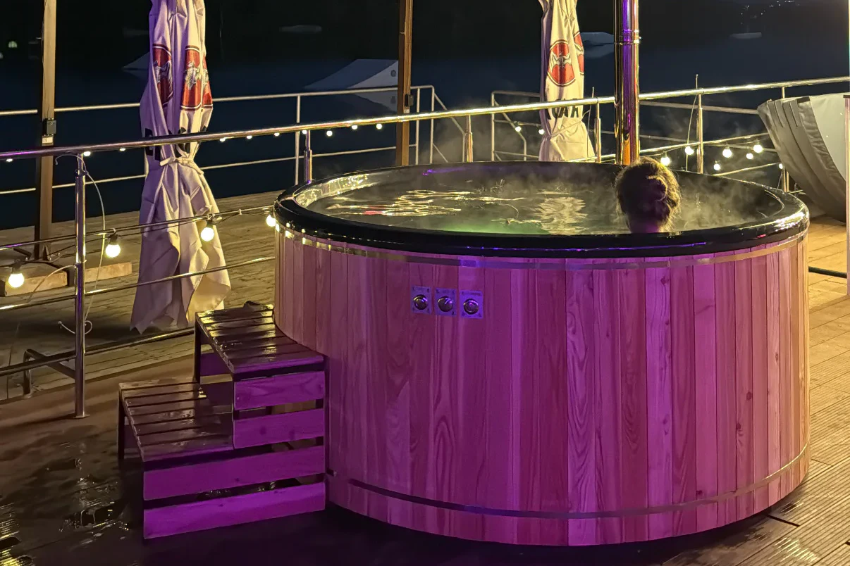Carpathian wood-fired vat at sentosa club dnipro - relaxation by the river